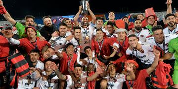 Club Altético Patronato se consagró campeón de la Copa Argentina y jugará la Copa Libertadores
El “Patrón” venció a Talleres de Córdoba y por primera vez disputará un torneo internacional, gracias al insólito gol de Thiago Banega.
Foto: Orlando Pelichotti