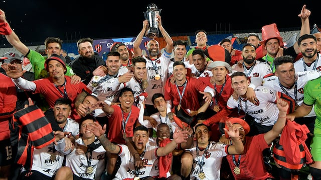 Club Altético Patronato se consagró campeón de la Copa Argentina y jugará la Copa Libertadores
El “Patrón” venció a Talleres de Córdoba y por primera vez disputará un torneo internacional, gracias al insólito gol de Thiago Banega.
Foto: Orlando Pelichotti