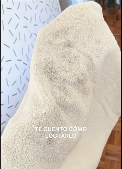 El tip definitivo para eliminar los hongos de las cortinas y toallas