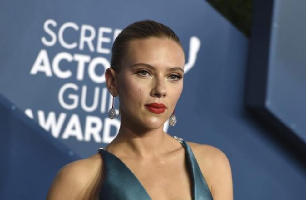 La tiktoker rusa que sorprende por su parecido con Scarlett Johansson