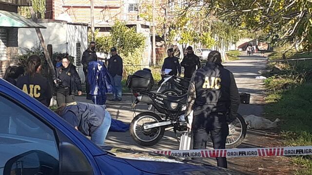 La policía fue a trabajar a Cabal al 1300 bis por la mañana a partir de la denuncia del asesinato de un hombre de 31 años.