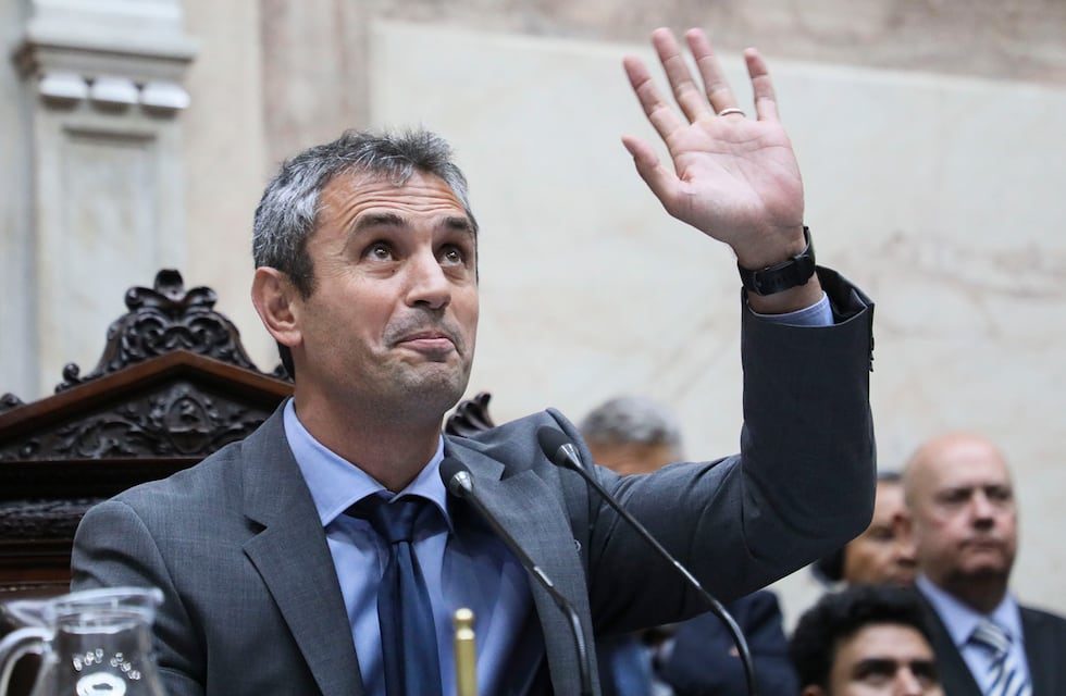 Ajuste a la casta: dieron de baja el acceso vip en aeropuertos para Diputados y redujeron la flota de autos