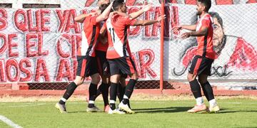 Deportivo Maipú goleó a Villa Dálmine por la Primera Nacional.