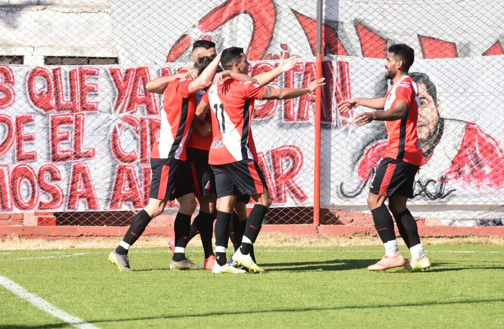 Primera Nacional: Deportivo Maipú goleó 4-0 a Villa Dálmine