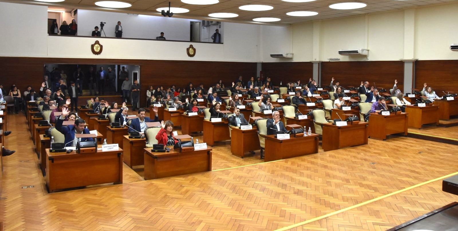 En una doble jornada parlamentaria, la Legislatura de Jujuy otorgó acuerdo para la designación de los abogados Alejandro Atilio Bossatti y Gonzalo César de La Colina como nuevas autoridades del Ministerio Público de la Acusación (MPA).