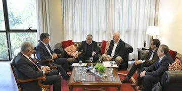 Acevedo y Azcárate con ejecutivos de EDET, analizaron los aumentos de la luz.