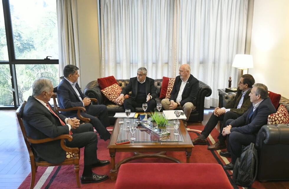 Acevedo y Ascárate con ejecutivos de EDET