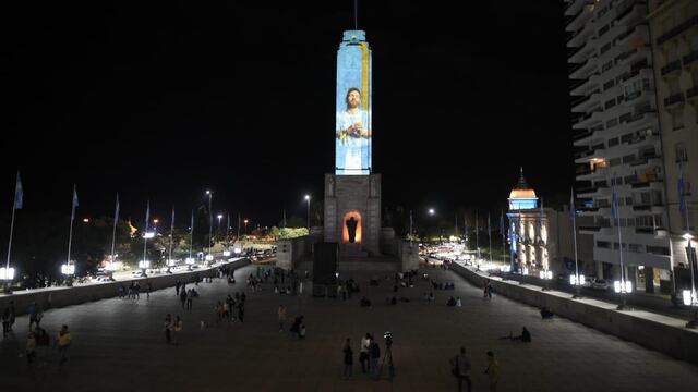 Proyectaron la imagen de Lionel Messi en el Monumento a la Bandera
