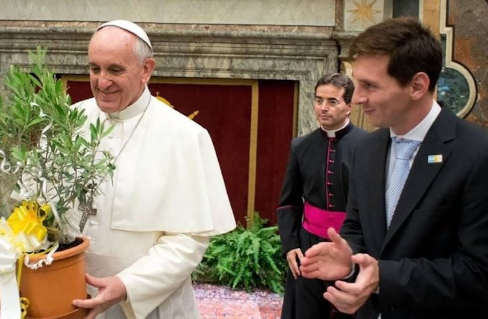 Lionel Messi le envió su camiseta del PSG al Papa Francisco