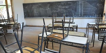 LOS ARGUMENTOS. El director dice que los chicos perdieron clases por el Mundial, paro e inasistencia docente, y falta de luz.