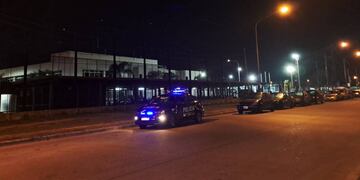 El predio sobre Sorrento y Avenida Circunvalación recibió custodia policial por la noche.