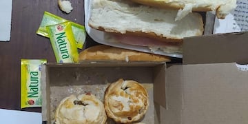 Los alimentos llegaron a través de un motomandado enviado por un familiar del detenido.