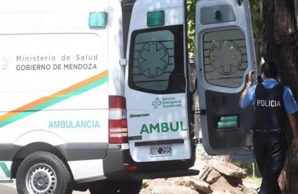 Volcó un camión en la ruta 153 y el chofer quedó atrapado dentro