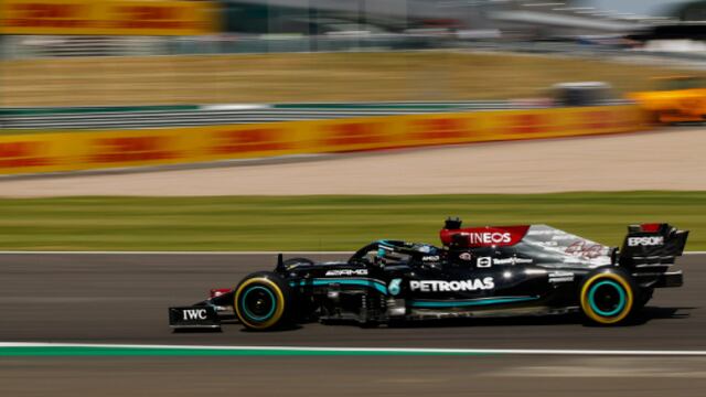 Hamilton y una polémico triunfo en Gran Bretaña.