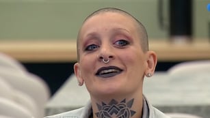 “Te agarramos justo”: tras un nuevo reto en Gran Hermano, Furia salió del baño desnuda a atender el teléfono y quedó “congelada”.