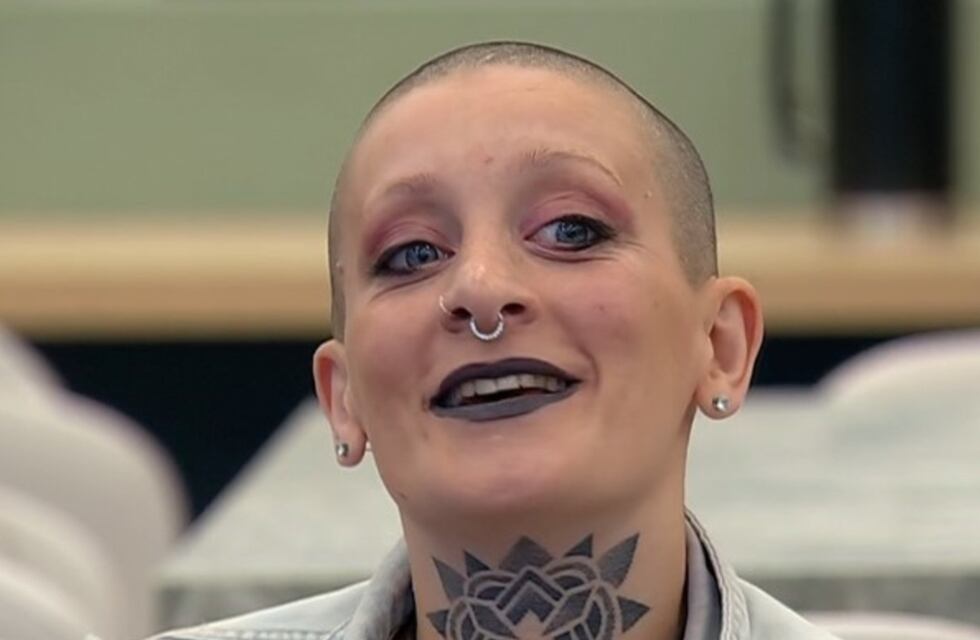 Los mejores memes de Furia de Gran Hermano cuando salió del baño sin ropa a atender el teléfono y quedó “congelada”