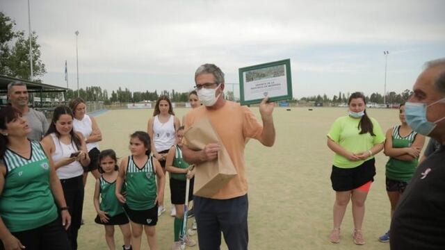 Federico Chiapetta, subsecretario de Deportes de la provincia entregó subsidios para obras, a clubes de San Rafael.