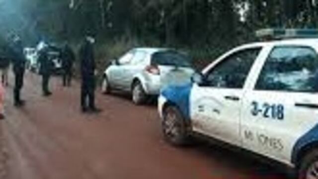 Comandante Andresito: efectivos policiales recuperaron un automóvil a pocas horas de ser sustraído.