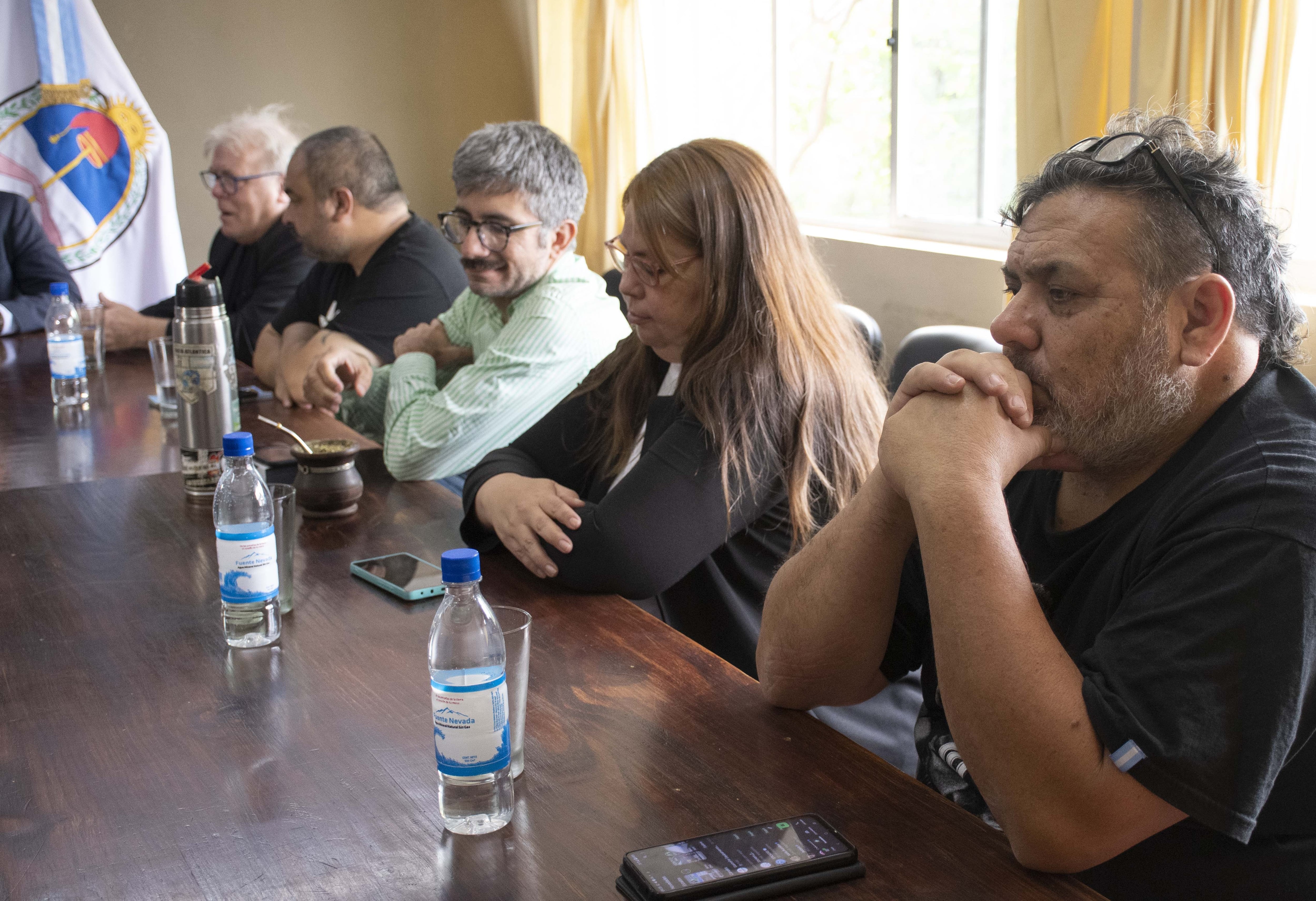 La comitiva de la fundación La Alameda, encabezada por Gustavo Vera, que visitó el Concejo Deliberante de San Salvador de Jujuy.