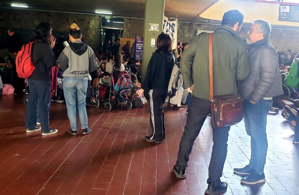 Masiva sentada de estudiantes en secundarios cordobeses: el motivo de la protesta