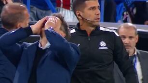 La bronca del Mellizo tras la anulación del gol de Vélez