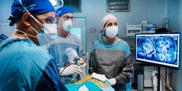 Profesionales de Hospital Privado en cirugía.