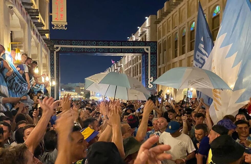 Banderazo en Qatar y reclamo de los argentinos a los locales: “Ocupan nuestros asientos y no cantan”