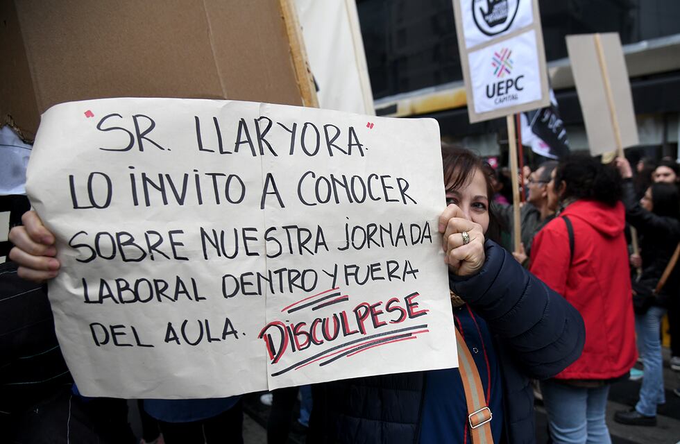En fotos y videos, la marcha docente en Córdoba y las duras críticas a Llaryora