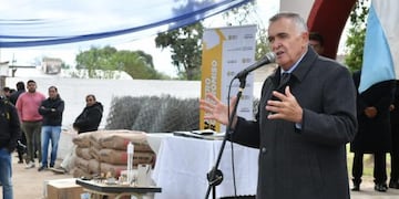 Jaldo entregó materiales para la ampliación de la red de agua potable en Taco Ralo.