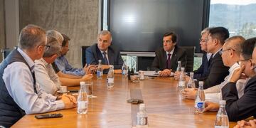El gobernador Gerardo Morales y el ministro Carlos Sadir recibieron a la delegación asiática que trabaja esta semana en Jujuy con los equipos técnicos locales en el proyecto de ampliación de Cauchari.