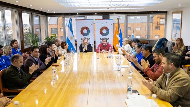 Melella firmó una nueva recomposición salarial con los escalafones secos y húmedos