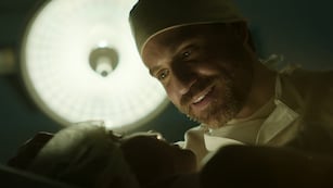 La escalofriante historia real del cirujano español que inspiró el Thriller Dr. Muerte. (Foto: Peacock)