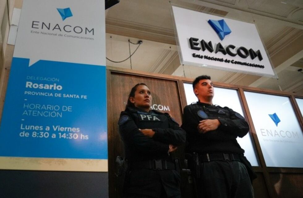 Cierre de Enacom en Rosario: la Policía Federal sacó a todos los empleados de la oficina