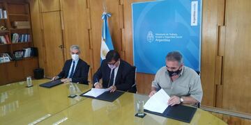 Acuerdo para la continuidad laboral de trabajadores de la Hidrovía
