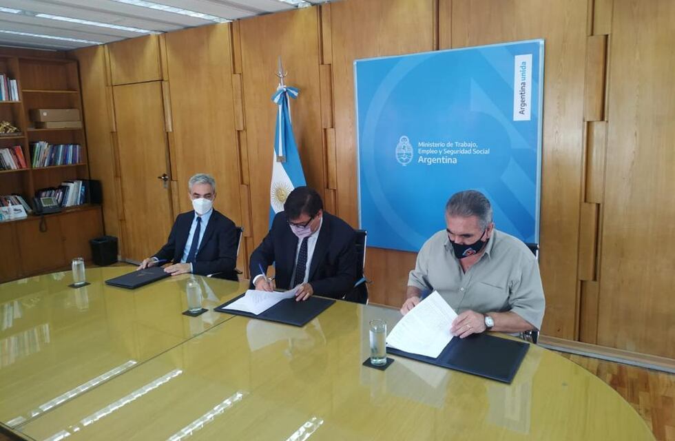 Se acordó la continuidad laboral de los 800 trabajadores de la Hidrovía