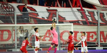 Instituto enfrenta a Huracán, por Copa Argentina.
