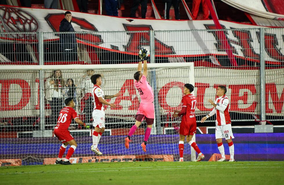 Instituto cayó ante Huracán en los penales y quedó eliminado en Copa Argentina