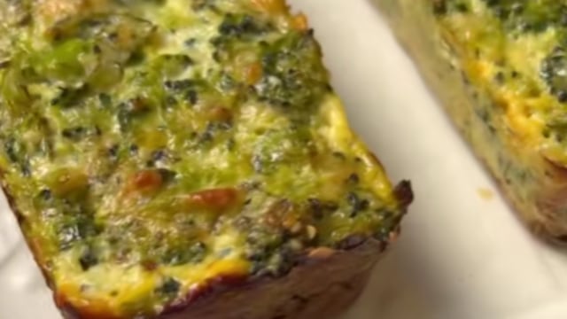 La receta para hacer el budín de brócoli y queso.