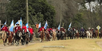 Cabalgata por Güemes y Belgrano en Arroyito