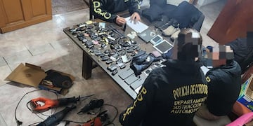 Parte de lo incautado tras el operativo en la ciudad de Córdoba.