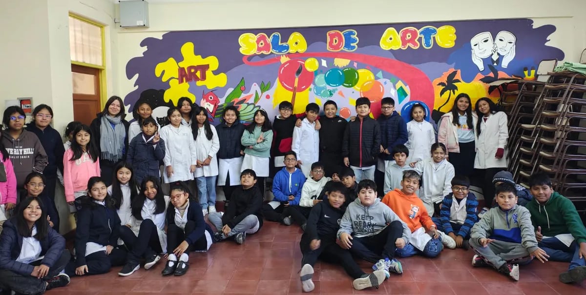 El equipo técnico del área de Gestión Educativa Socioambiental procura compartir con los estudiantes de diferentes niveles, saberes sobre la separación en origen y la gestión de residuos.