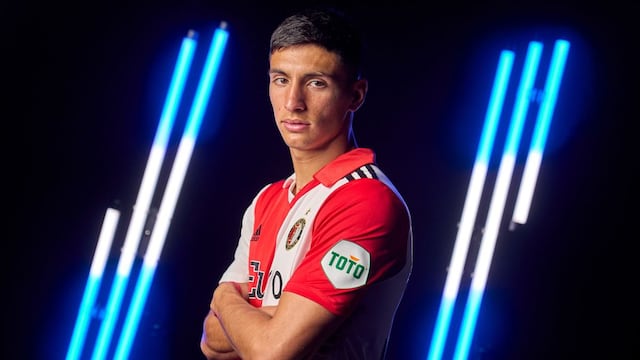 Feyenoord de Países Bajos presentó al ex jugador de Godoy Cruz.