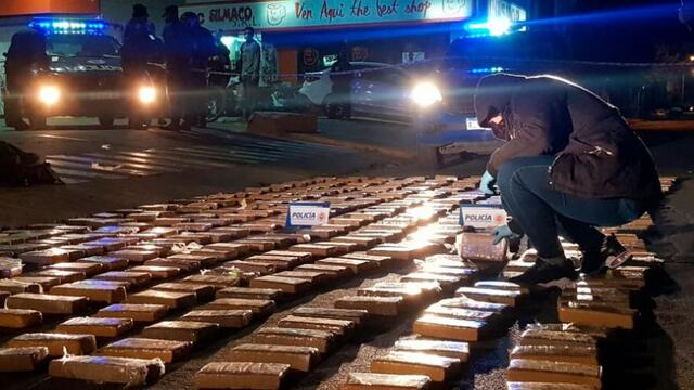 Camión repleto de marihuana hallado en barrio Villa Páez de la ciudad de Córdoba, cambió el rumbo de una investigación en curso. (Foto: El Doce).