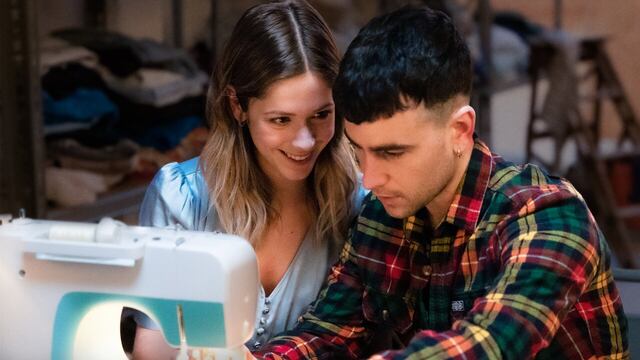 Cayetana (Georgina Amoros) y Felipe (Álex Monner) en 'Elite'.