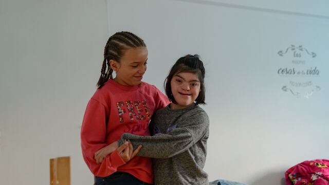 Una familia adoptó a una niña con discapacidad y su historia conmociona a todos