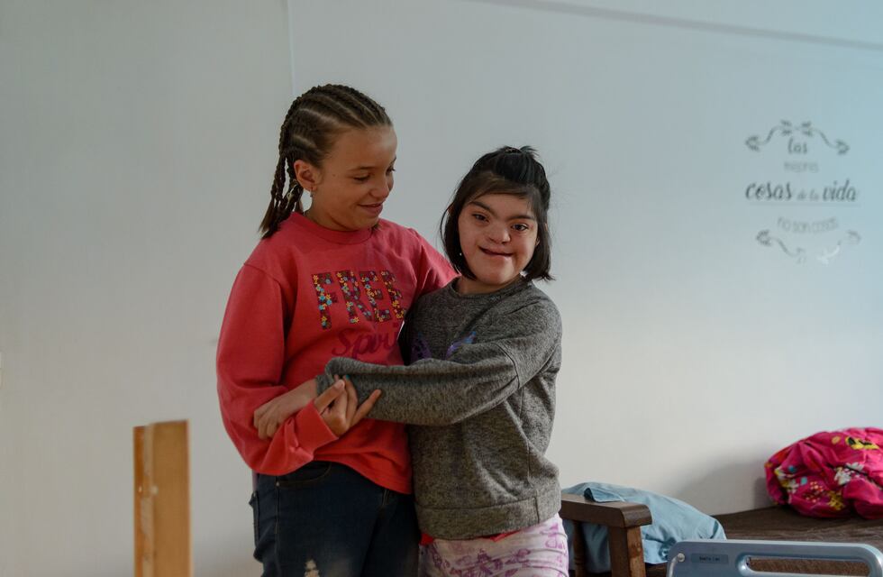 Una familia adoptó a una niña con discapacidad y su historia conmociona a todos