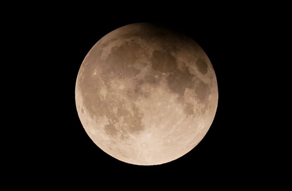 Superluna de diciembre 2025: el ritual más efectivo para atraer abundancia