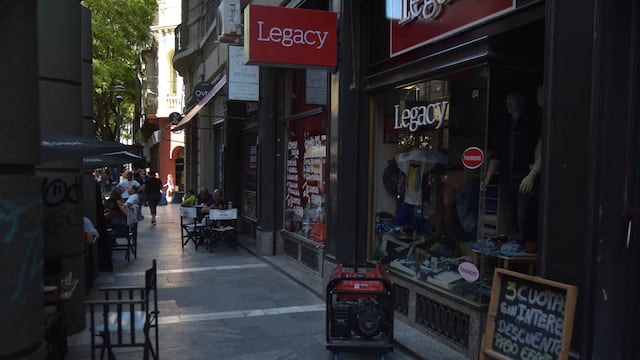 Emprendedores se manifestaron en contra de la abrupta suba de tarifas. Algunos pagarán más de 500 mil pesos. (Imagen Ilustrativa/ Facundo Luque / La Voz)