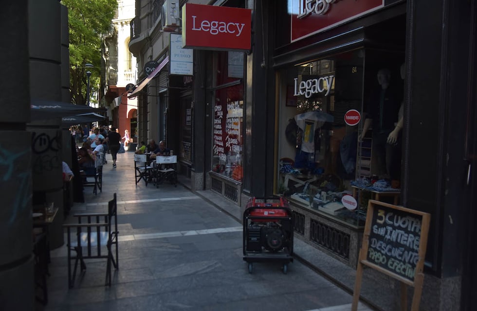 Comerciantes de Córdoba contra el aumento de luz: “Pagamos una exageración por un servicio que no vale”