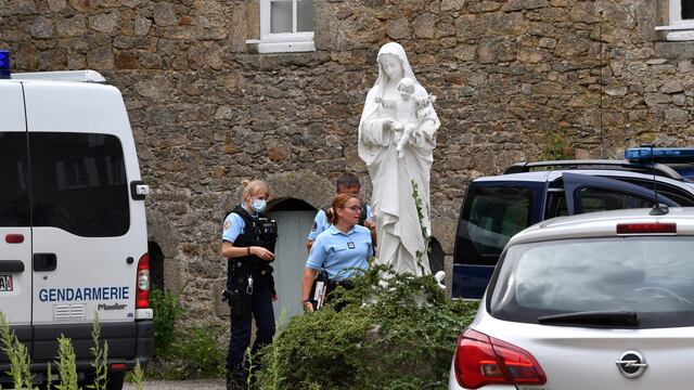 Asesinaron a un sacerdote en Francia